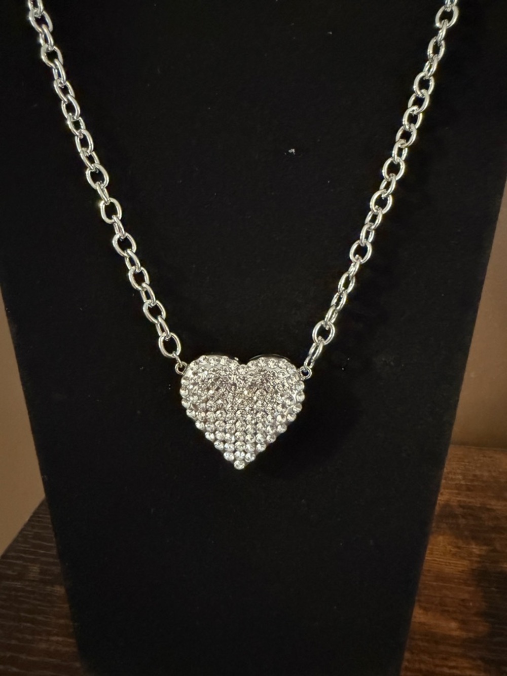 💰Red Heart Earrings and Silver Crystal Heart Necklace Set - Picture 3 of 4